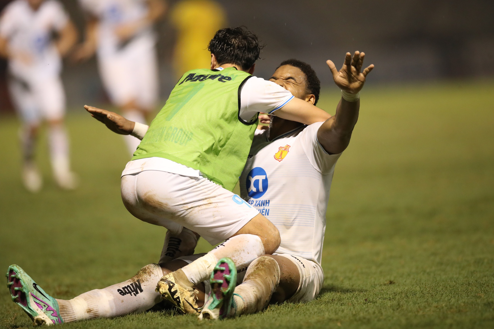 nhung-khoanh-khac-dang-tu-hao-trong-lich-su-vleague-954